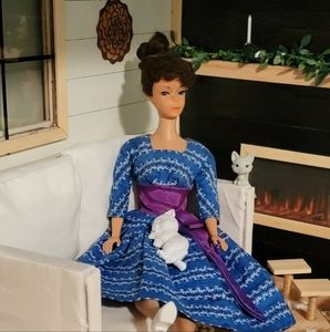 VINTAGE brunette Barbie